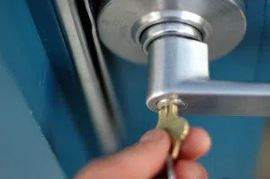 Neighborhood Locksmith Store Ormond Beach, FL 386-487-2007 - key-broke-in-lock